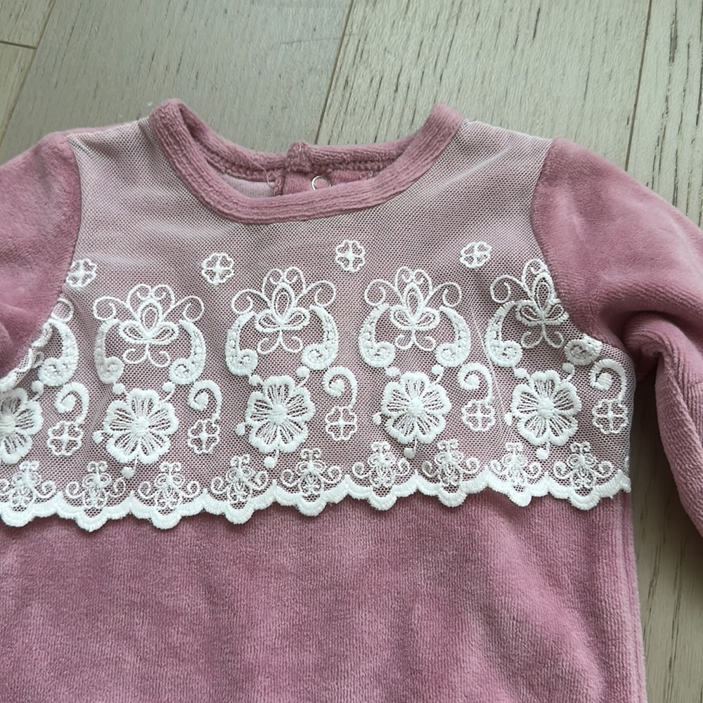 Pack of 2Baby girl footed onesies - dark pink & baby pink - 0-3 and 3-6 months - Picture 3 of 12